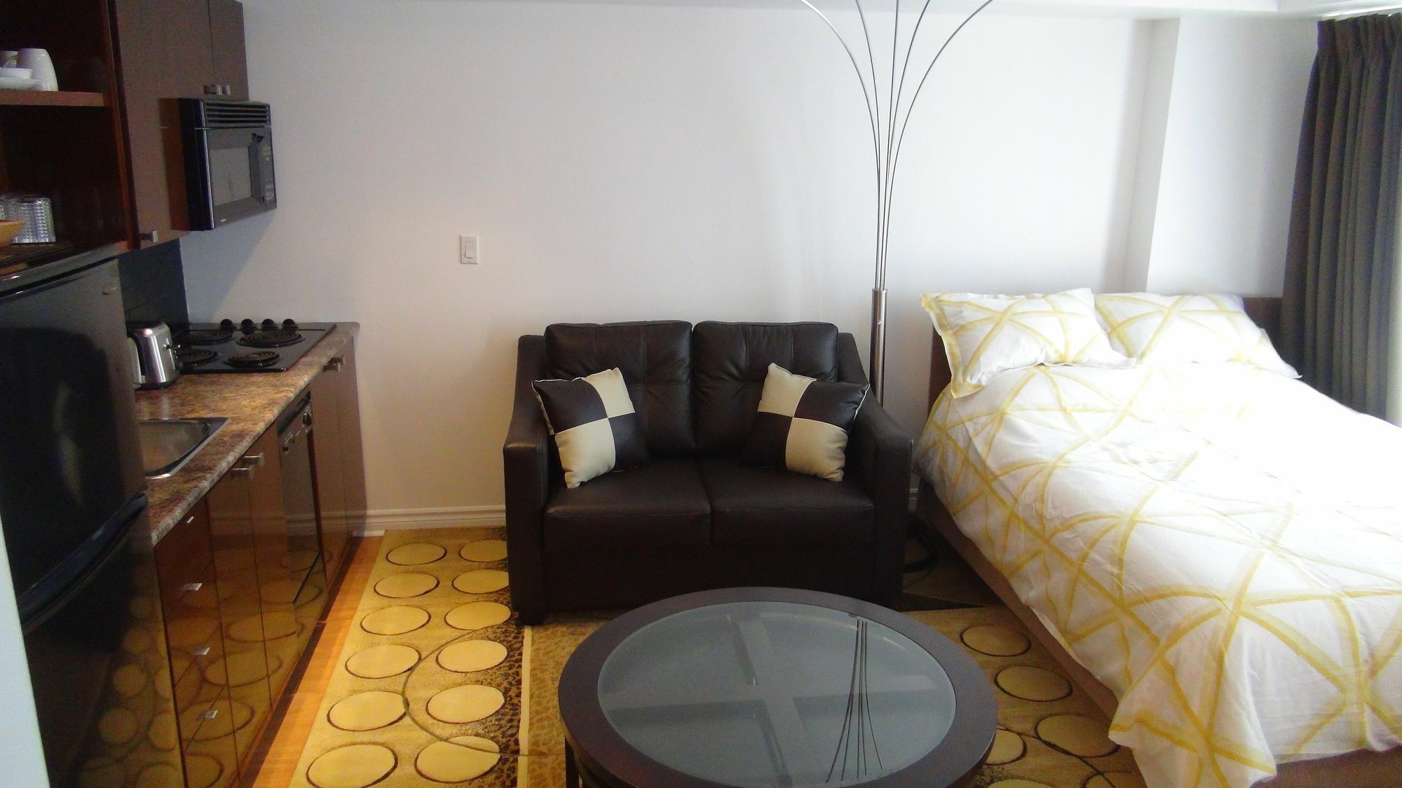 Visitor Accommodation Toronto Bagian luar foto