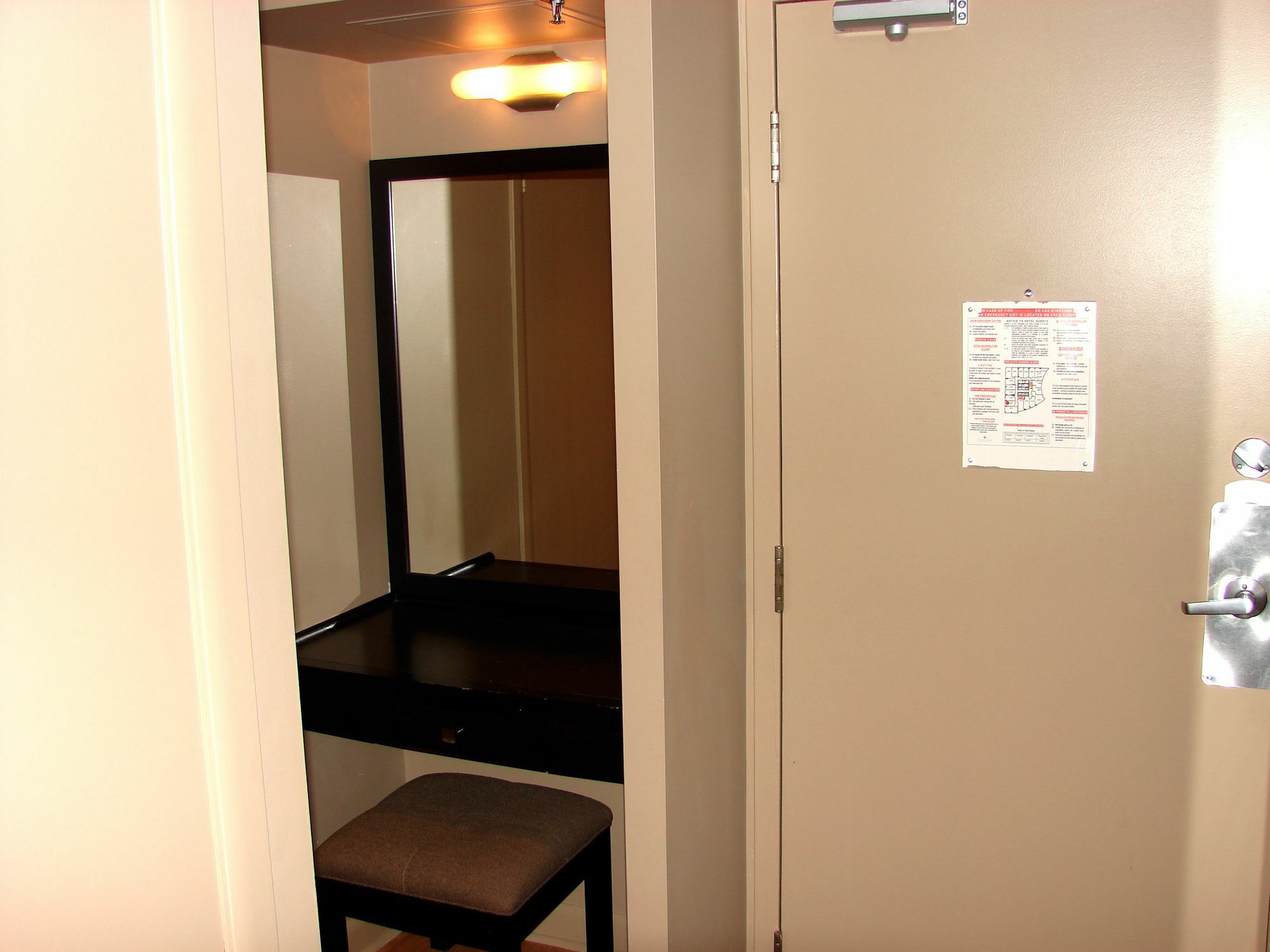 Visitor Accommodation Toronto Bagian luar foto